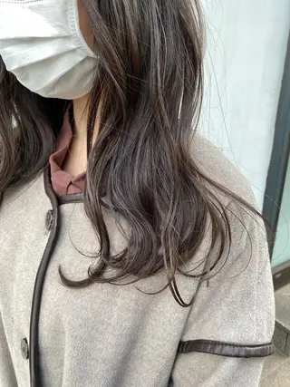 セミロング W所属・小林 朋花のヘアスタイル