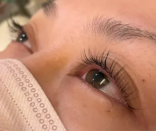 マツエク・マツパ 山本 菜月のヘアスタイル