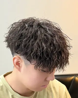 ショート パーマ メンズ 井ノ本 成海 / メンズパーマ特化のヘアスタイル