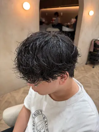 ショート メンズ MEN‘S HAIR BLEACHi塩釜口所属・市原亮/塩釜口/ ツイスパ/波巻きのヘアスタイル