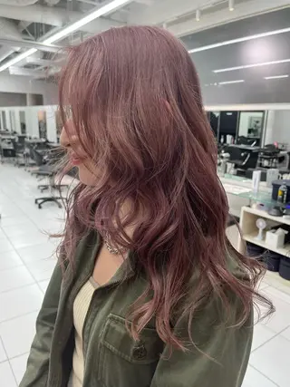 カラー Haco＋所属・ウルフ/レイヤー Miinaのヘアスタイル