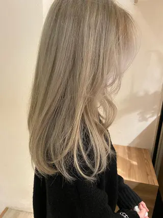 セミロング ケリーズグリーン所属・ボブ/艶ハイトーン 森田/嵩士のヘアスタイル