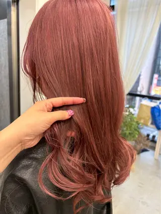 カラー 🌷花屋併設🌷 岡本明日実のヘアスタイル