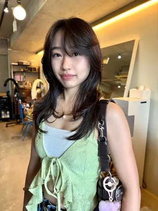 セミロング レイヤーカット\ウル フ　chinatsuのヘアスタイル