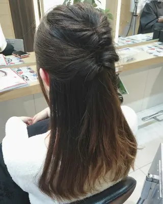 ロング パーマ ヘアアレンジ 透明感ハイライト◎ 伊藤夏海のヘアスタイル