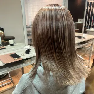 セミロング apollo yokohama所属・レイヤーカット/ ハイトーン/ミノリのヘアスタイル