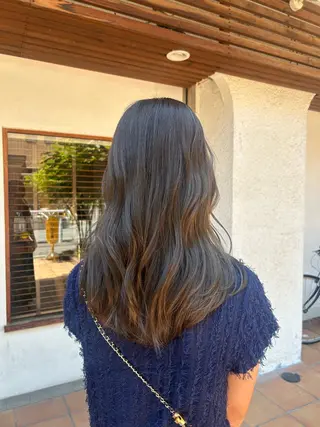 ロング カラー putri 川邉 優花のヘアスタイル