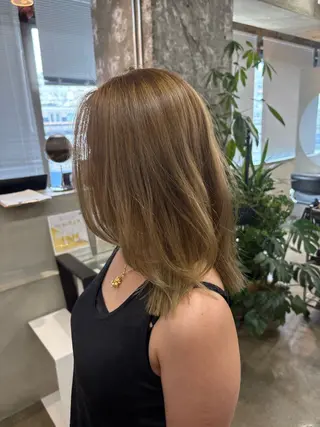 セミロング ニシタニ コハルのヘアスタイル