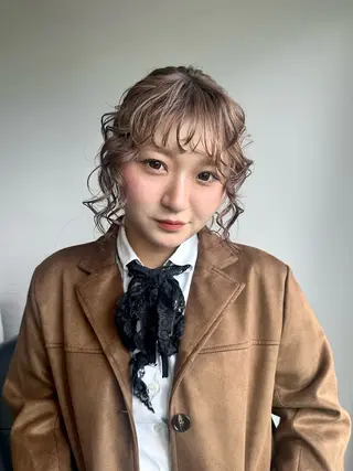 セミロング 岡本 舞/暖色カラーのヘアスタイル