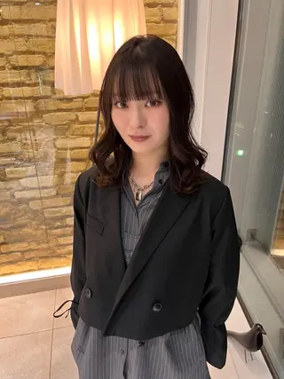 セミロング hair make BEHIVE ichibancho AVEDA所属・渡邉  日向子 ・レイヤー、縮毛矯正のヘアスタイル