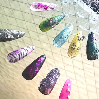 ネイル Mariris所属・ᗷᗩᑎSᗩ ᑎᗩIᒪ ՏᗩᒪOᑎのネイルデザイン