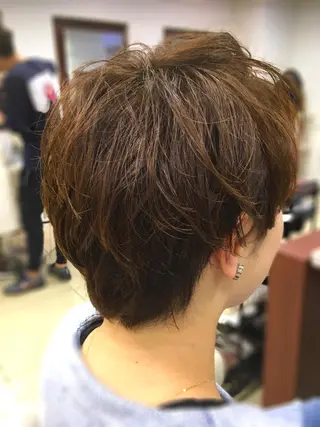 ショート カラー パーマ 飯田 真澄のヘアスタイル