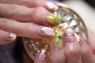 ネイル ママリンド　志村坂上店所属・しみ えんのネイルデザイン