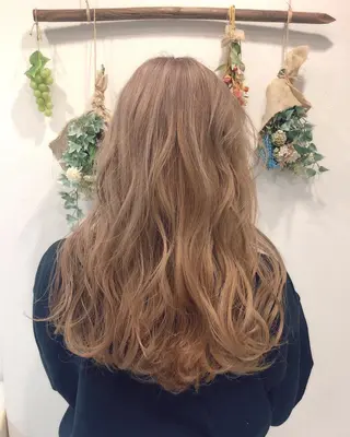 ロング カラー 山口 明日花のヘアスタイル