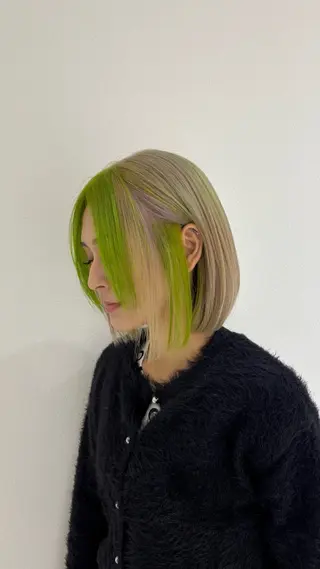 セミロング カラー 🍓ハイトーンカラー 🎀nene🍓のヘアスタイル