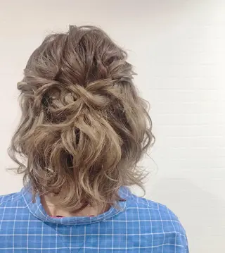 ミディアム ヘアアレンジ GRANLUSSO 〜グランルッソ駅前店所属・木口 嘉美のヘアスタイル