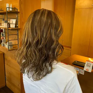 ロング カラー oshare tom (スタイリスト)所属・人気🌻《髪質改善》 平井 綾乃のヘアスタイル