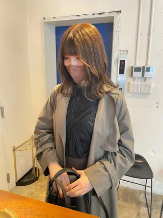 セミロング カラー MIOベージュカラー 柔らかいカラーのヘアスタイル