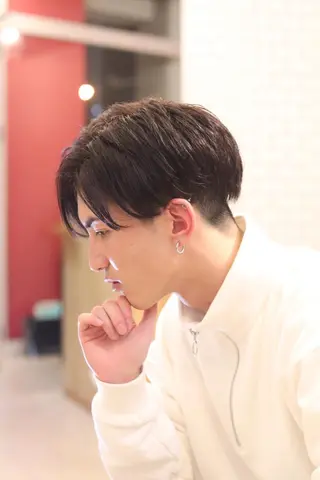 ミディアム .HIROSHI .のヘアスタイル