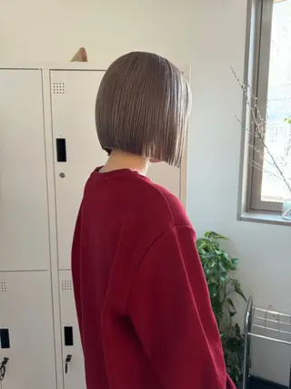 ショート カラー 切りっぱなしボブ レイヤー/縮毛矯正のヘアスタイル
