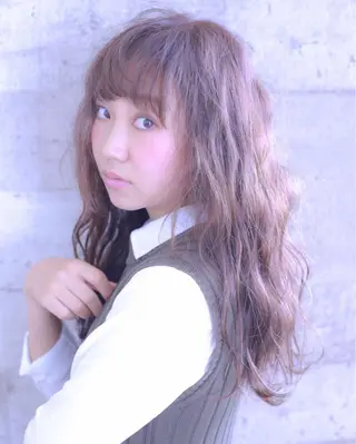 ロング 伊藤 裕貴のヘアスタイル