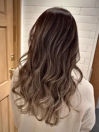 セミロング 坂本 なつきのヘアスタイル