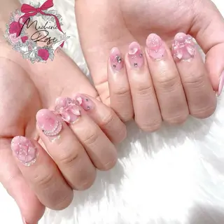 ネイル マシェリローズ所属・Macherie Roseのネイルデザイン