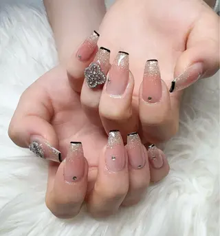 ネイル &ME ネイルサロンのネイルデザイン