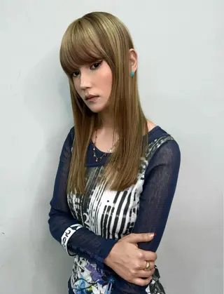 セミロング カラー デザインカラー⭐︎★ 🐆hyo🐆のヘアスタイル