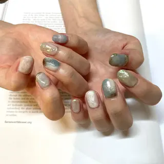ネイル anyora nail salon所属・大人ワンホン キラキラ／Ayanoのネイルデザイン