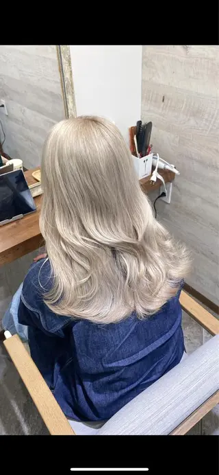 セミロング カラー THESALONS所属・🤍ブリーチカラー /寄田龍樹🤍のヘアスタイル