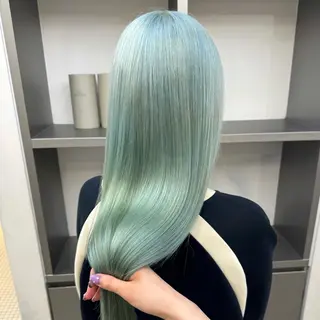 セミロング カラー 🌼動き×透明感🩵 ハイトーン/ナナのヘアスタイル