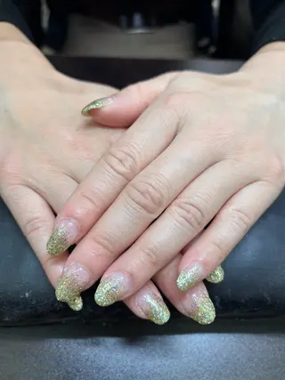 ネイル ネイルサロンエーナイン福住店所属・吉田 采未のネイルデザイン