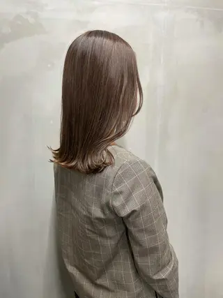 ミディアム カラー 齊藤 桃子のヘアスタイル