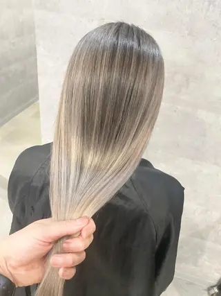 セミロング カラー パーマ ヘアアレンジ ネイル マツエク・マツパ アイブロウ 井上 一平のヘアスタイル