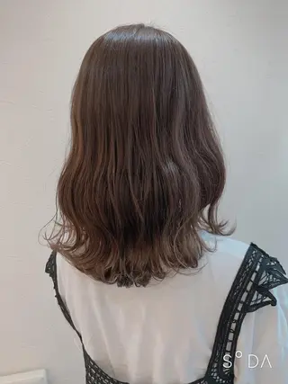 セミロング 店長ハイトーンカラー 柞山史奈のヘアスタイル