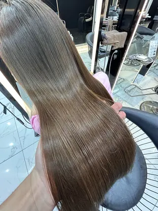 カラー ナズ ナズのヘアスタイル