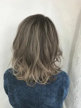 ミディアム カラー 伊藤 優希のヘアスタイル