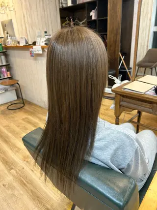 セミロング カラー 新井 鳳麻のヘアスタイル