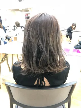 カラー ○HITOMI ○のヘアスタイル