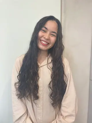 ロング パーマ HIKARI🐈‍⬛ レイヤー×デザインのヘアスタイル