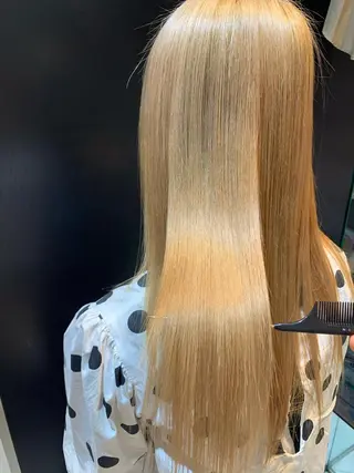 ロング 糟谷 慈英のヘアスタイル