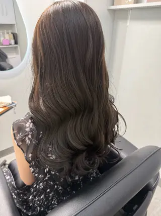 ロング カラー 高橋 葵のヘアスタイル