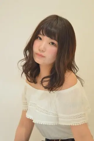 ミディアム 岸川 恭子のヘアスタイル