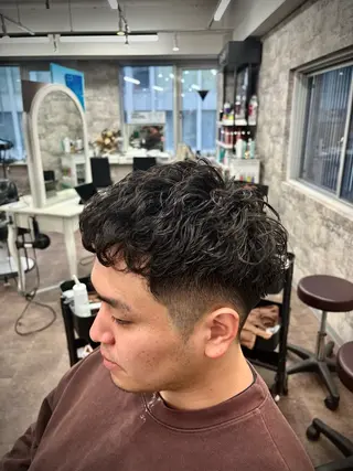 ショート メンズ フェードパーマ 新倉幸之助のヘアスタイル