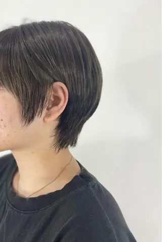 ショート カラー 陰山 友咲のヘアスタイル