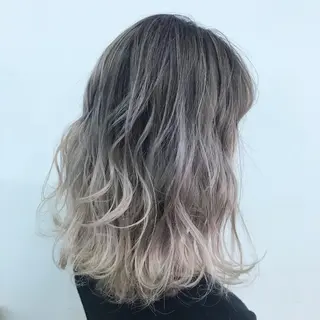 カラー miu .のヘアスタイル