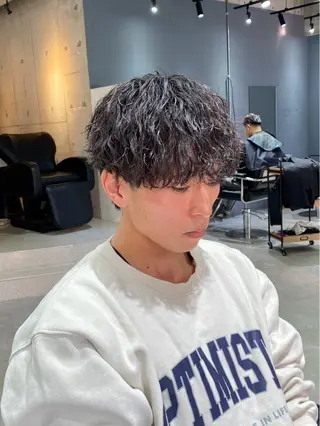 ショート ルービック枚方店所属・ツイスパ/シャドウ 波巻き/平山のヘアスタイル