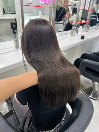 ロング カラー オリーブカラー🫒 レイヤーカット✂︎のヘアスタイル