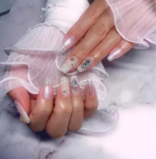 ネイル ちゅるんネイル🪄 耳ツボジュエリー🔗のネイルデザイン